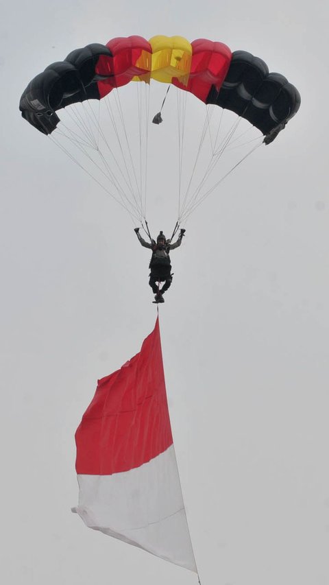 Kiprah Wadanjen Kopassus Brigjen Yudha Pernah Kibarkan Merah Putih Terbesar di Udara