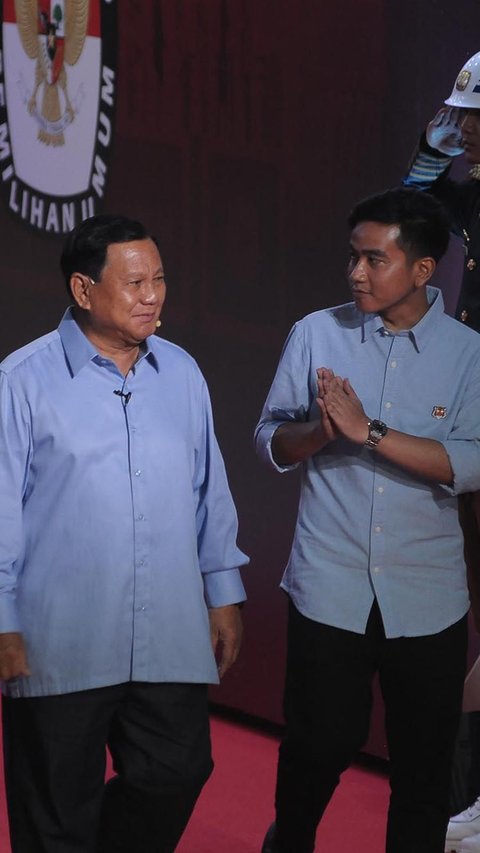 VIDEO: Detik-Detik Gibran Panas Berdiri Pantik Penonton Jadi Riuh saat Prabowo Vs Anies Soal Putusan MK