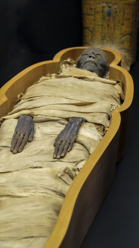 Arkeolog Temukan 73 Mumi Bertopeng dan Dibungkus Kain Warna-Warni