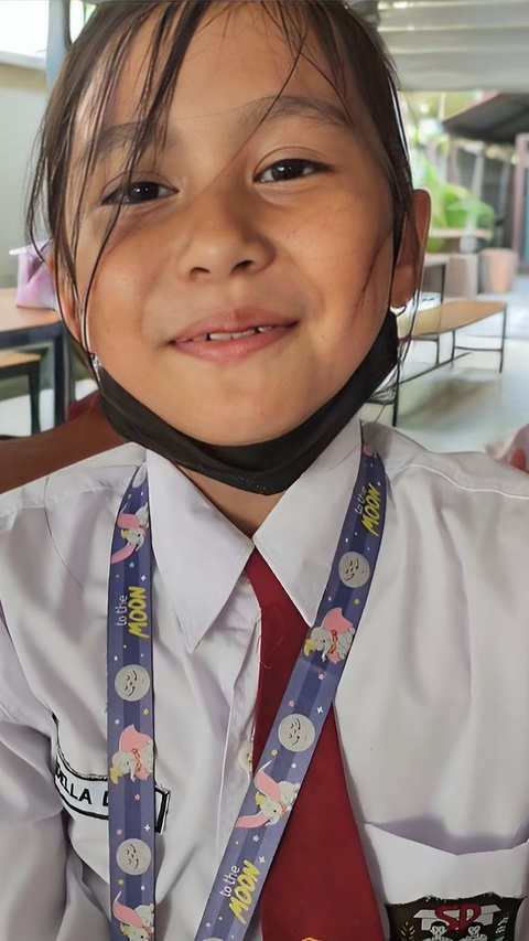 Viral 2nd Grader Fluent in English, Only Learned Through YouTube