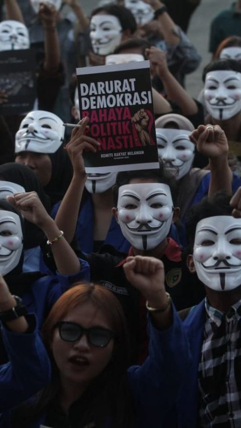 FOTO: Aksi Ratusan Mahasiswa di Samarinda Demo Lawan Politik Dinasti dan Pelanggaran HAM