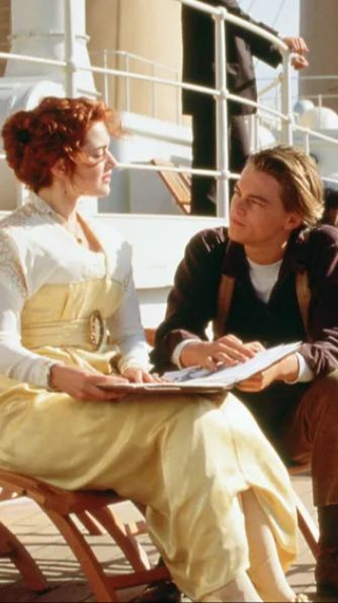 How James Cameron Made Titanic's Set Look Bigger by Using 'Short Extras'