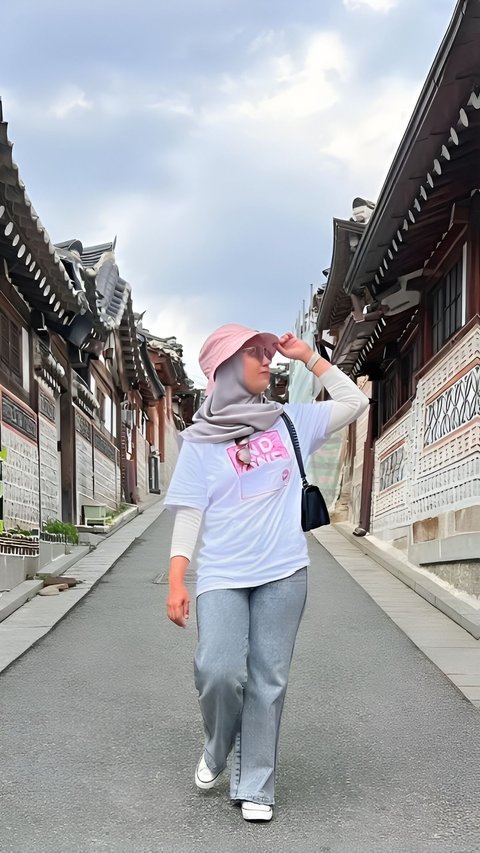 Far Away to Korea with the Intention of Taking Aesthetic Photos, This Woman is Disappointed to Not Get Any Good Shots: 'This is Just Tanah Abang'