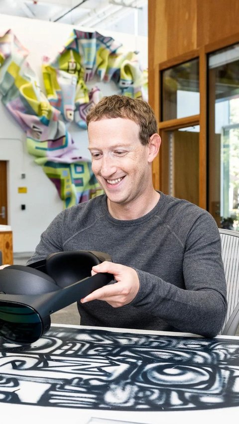 Mark Zuckerberg Showcases Mix and Match Outfit Wearing Meta Glasses