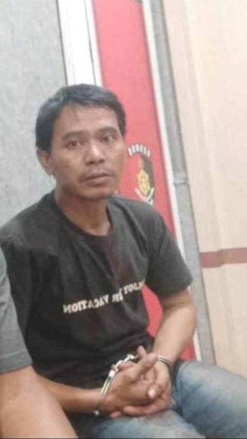 Tampang Ayah Banting Anak hingga Tewas di Penjaringan, Wajah Lesu dan Tangan Diborgol