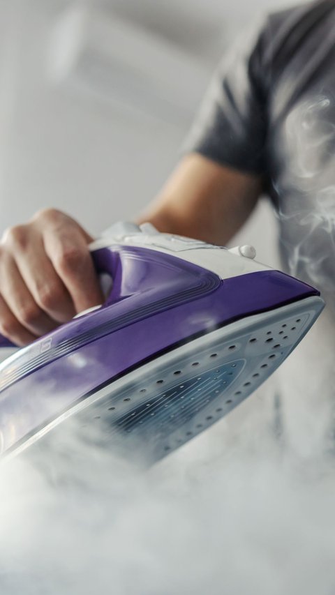 Clean Iron Smoothly Using Only 2 Ingredients
