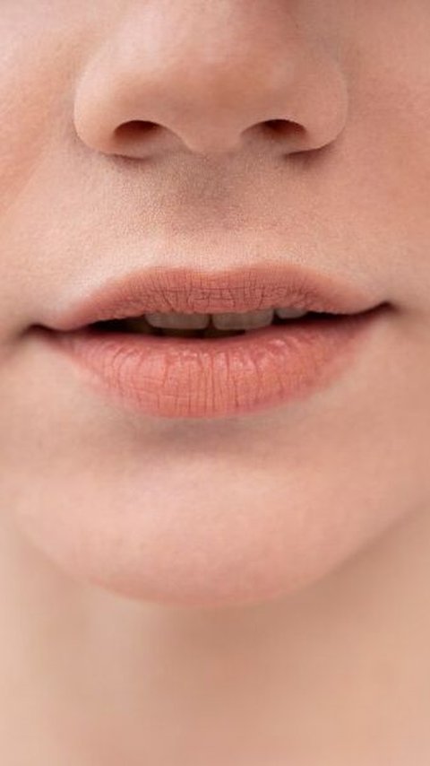 Bibir Kering? Tips Ampuh untuk Menjaga Kelembapannya
