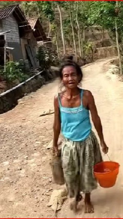 Kisah Mbah Soiman, Nenek yang Hidup Sebatang Kara di Desa Terpencil Ponorogo