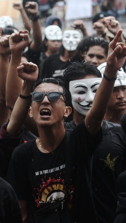 FOTO: Massa Mahasiswa Makassar Tolak Politik Dinasti dan Pelanggaran HAM dalam Aksi Mimbar Demokrasi