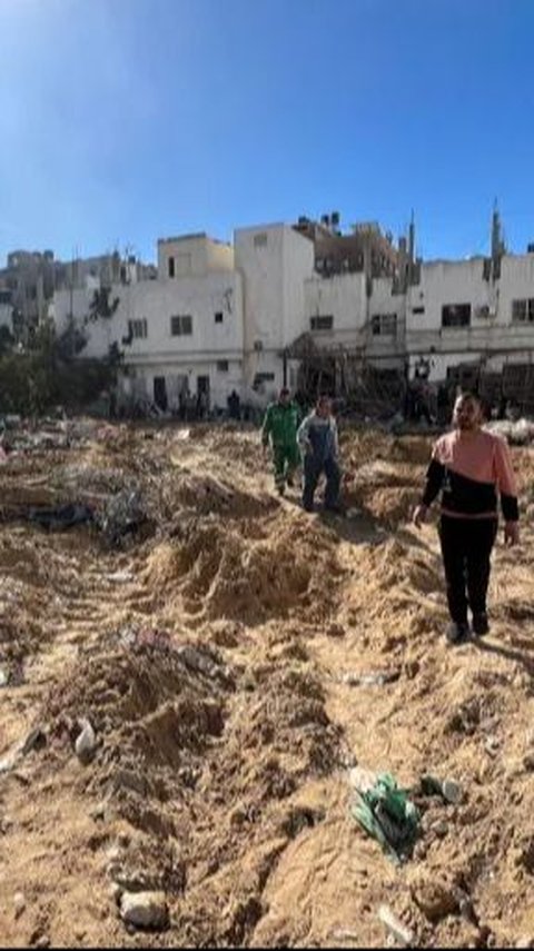 Israel Dilaporkan Buldoser Tenda Pengungsian Dekat RS Kamal Adwan di Gaza, Warga Tertimpa Reruntuhan