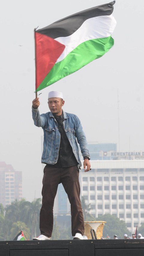 FOTO: Massa Munajat Kubro 212 Latunkan Zikir dan Doa untuk Palestina