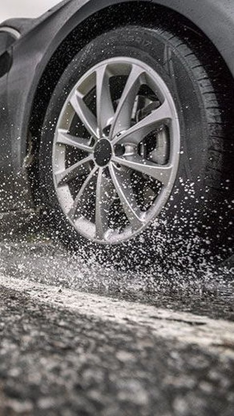 Tips Memilih Ban Mobil untuk Berlibur di Saat Musim Hujan
