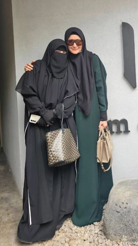 Awet Muda! Foto-foto Terbaru Inneke Koesherawati Kini menginjak Usia 48 Tahun, Ummi Pipik 'Wanita Tanpa Kerutan'