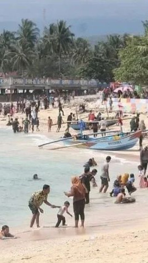 Berwisata ke Pantai Krui Lampung, Merasakan Sensani Deburan Ombak Kuat Cocok bagi Peselancar