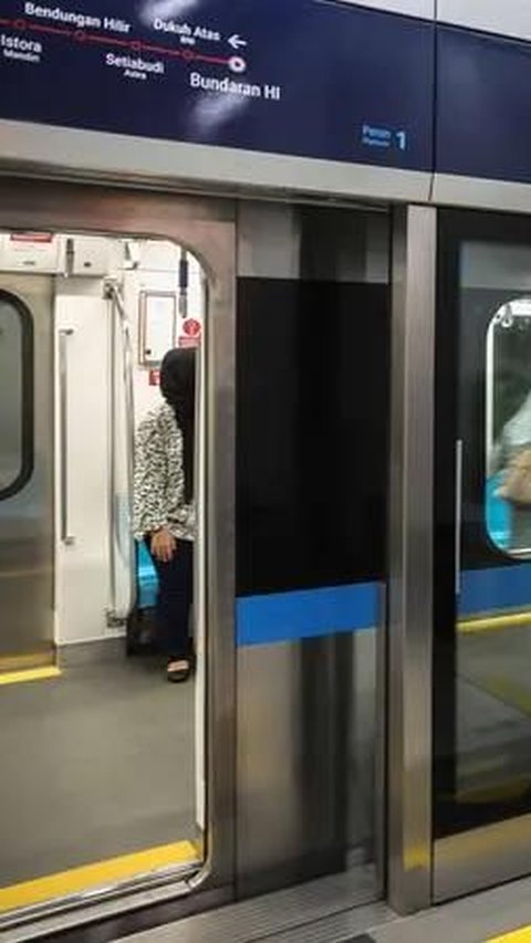 Viral Kisah Wanita Ambil Foto Random di MRT Tahun 2019, Akhirnya Plottwist