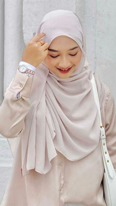 Kreasi Hijab Segi Empat yang Manis, Ikuti Tutorial Ini