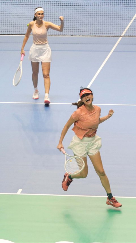 FOTO: Aksi Luna Maya-Gege Ellisa vs Nagita Slavina-Yura Yunita dalam Pertandingan Tenis Sport Party: Clash of Celebrity