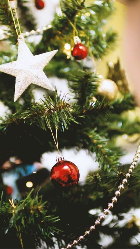 Pohon Natal Termahal di Dunia, Dihiasi Berlian Hingga Permata