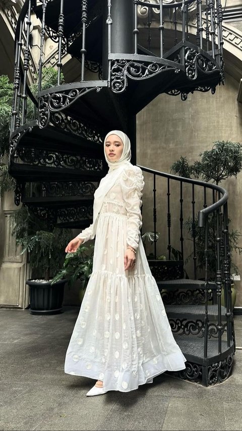 2 Elegant Looks of Anggun Inara Rusli in a White Dress