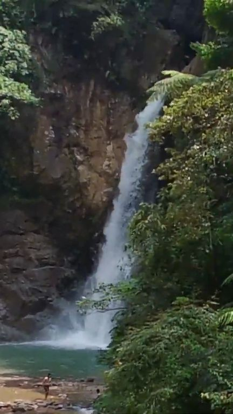 Asyiknya Bermain Air di Curug Kadu Punah Lebak, Tiket Murah dan Pemandangannya Bikin Betah