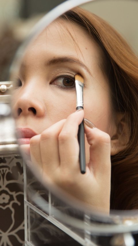 5 Bad Habits When Applying Makeup That Make Your Look Less Optimal