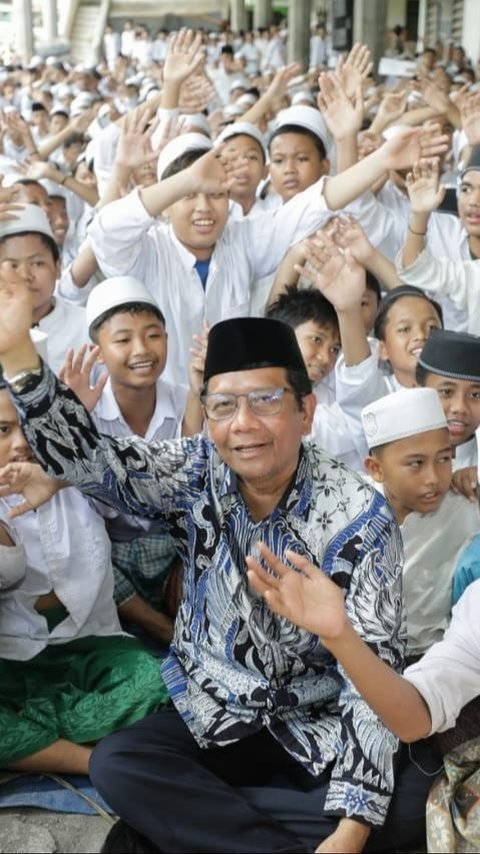 Mahfud Ungkap Kunci Sukses Kehidupan di Depan Santri: Jujur dan Tidak Korupsi