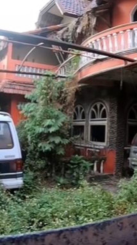 The Appearance of the Abandoned Sultan of Bandung's House for 20 Years, Leaving Many Luxury Cars