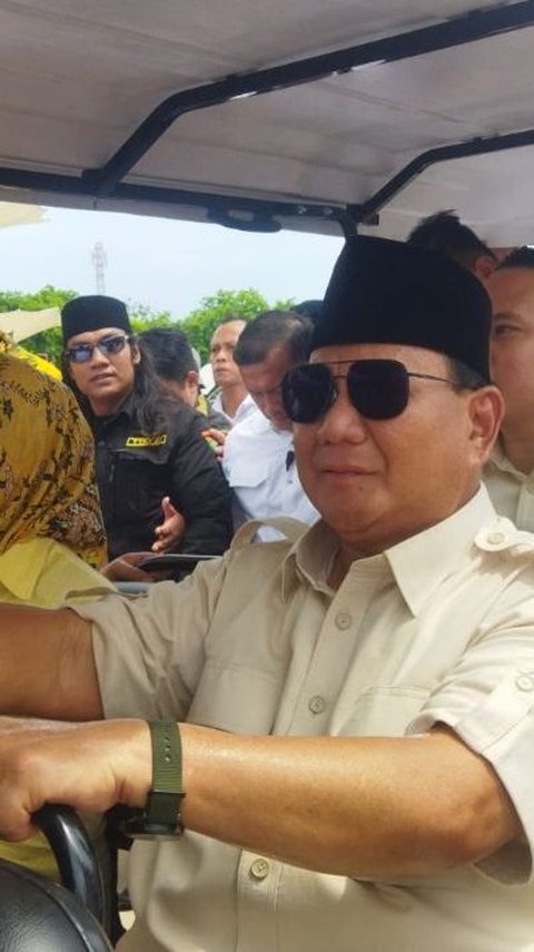 Kampanye di Banten, Prabowo Ziarah ke Makam Sultan Maulana Hasanuddin Didampingi Ratu Tatu & Airin
