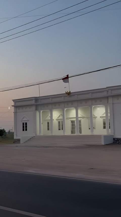 Kantor Desa di Mojokerta Bentuknya Mirip Istana Merdeka Tapi Versi Lite