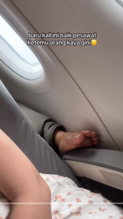 Woman Records Passenger's Behavior of Stretching Legs Behind Her on the Plane