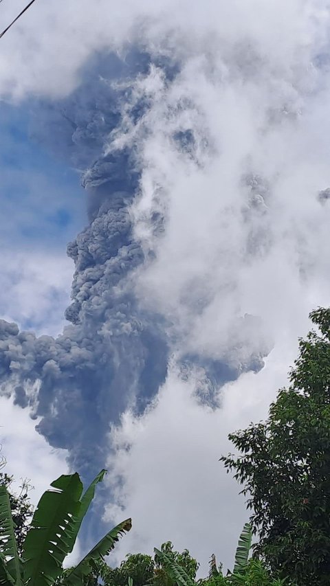 Gunung Marapi Sumbar Kembali Erupsi, Semburkan Abu Vulkanik Setinggi 1.000 Meter