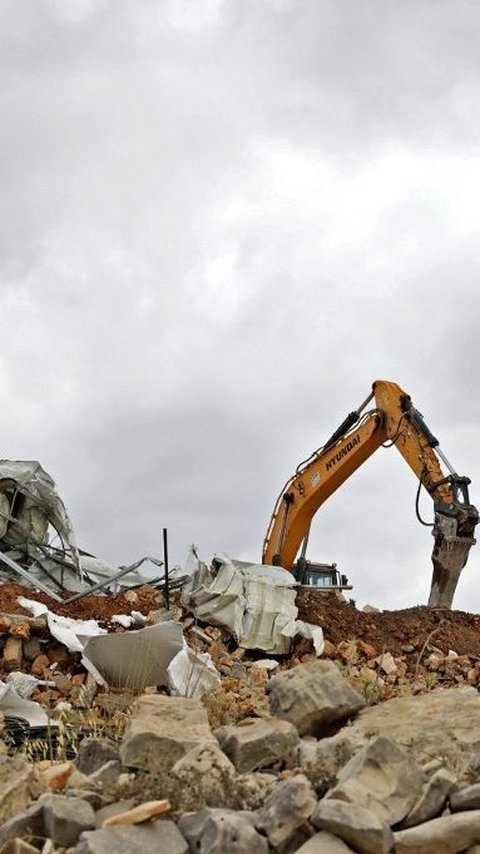 Israeli Forces Shoot Dead Pregnant Woman and Run Over Her with Bulldozer