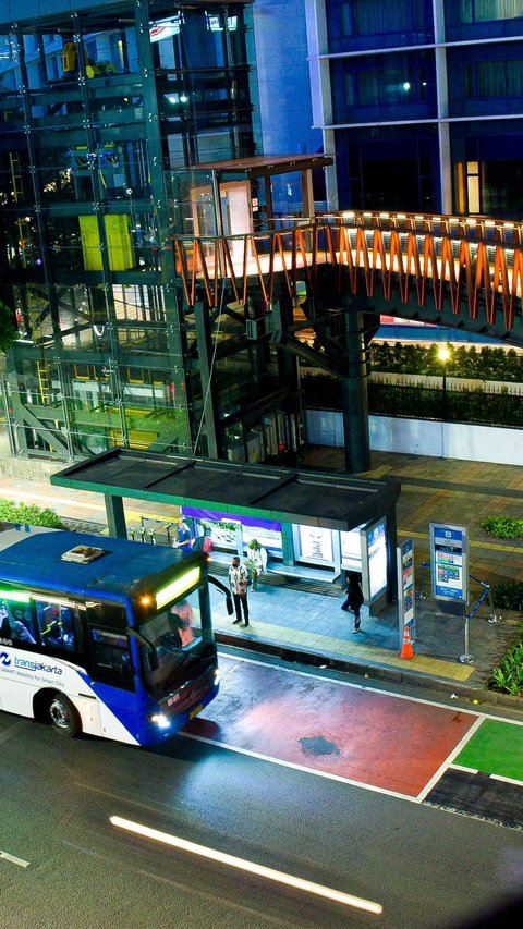 Jadwal Jam Operasional Transjakarta, LRT, MRT Khusus Malam Tahun Baru 2024