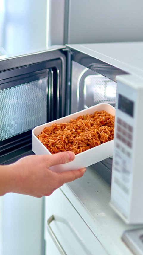 Benarkah Microwave Bisa Sebabkan Kanker? Yuk Cari Tahu