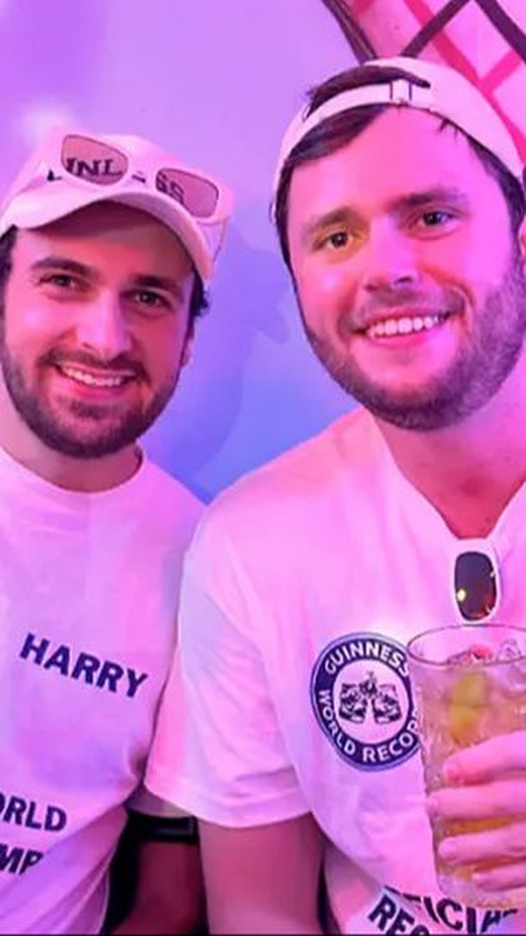 2 Man Sets World Record for Visiting 99 Bars in 24 Hours
