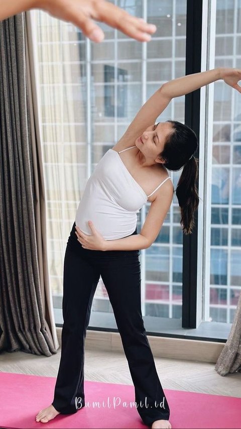 Deretan Momen Jessica Mila Tampak Mengikuti Kelas Prenatal Yoga Untuk Persiapan Menjadi Ibu, Ditemani Oleh Yakup Hasibuan
