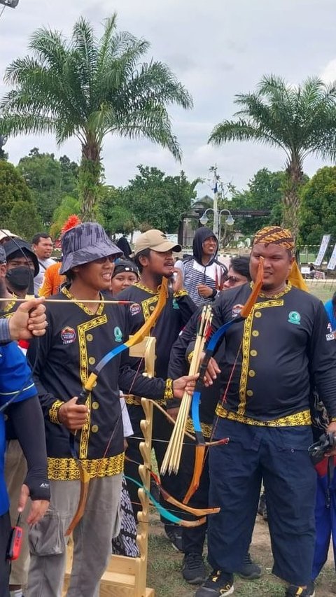 250 Pemanah Adu Kemampuan di Traditional Archery Tournament Bupati Kutai Timur Cup