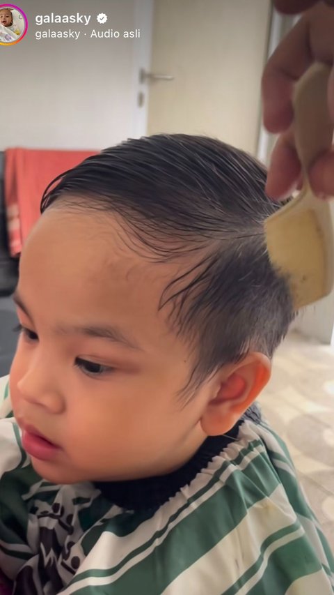 Potret Gala Sky Sudah Tidak Nangis Lagi di Potong Rambut