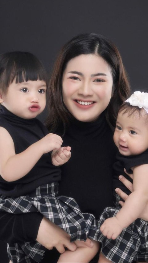 Potret Felicya Angelista Momong Kedua Anaknya, Wajah Graziel dan Baby Zefanya Gemesin Banget