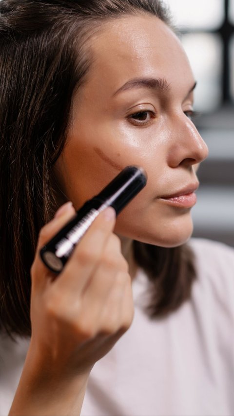 Vertical Contouring, Rahasia Kontur Terbaik untuk Wajah Bulat