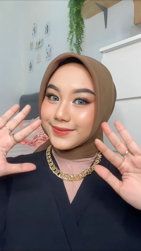 Tampil Beda di Hari Wisuda dengan Style Hijab Simpel Tapi Stand Out