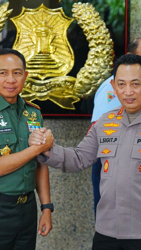 Potret Dua Jenderal TNI-Polri Kompak Kunjungi Papua
