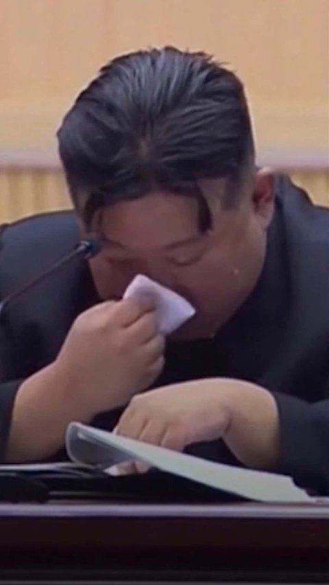 FOTO: Momen Langka Kim Jong-un Menangis Saat Pidato di Depan Ibu Ibu Korea Utara