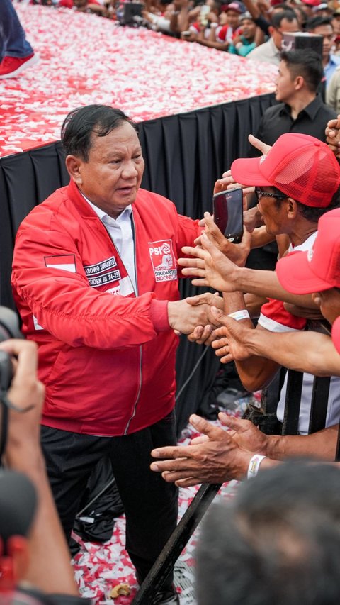 FOTO: Momen Prabowo Sapa Puluhan Ribu Kader yang Hadiri HUT ke-9 PSI di Semarang