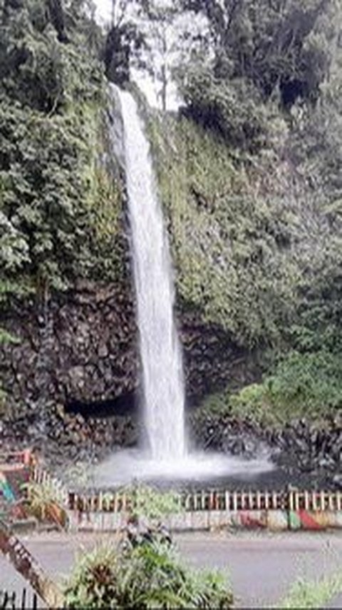 Berkunjung ke Air Terjun Lembah Anai, Objek Wisata yang Berada Tepat di Pinggir Jalan