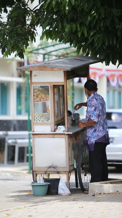 Benarkah Pedagang Keliling yang Bawa HT adalah Intel yang Menyamar?