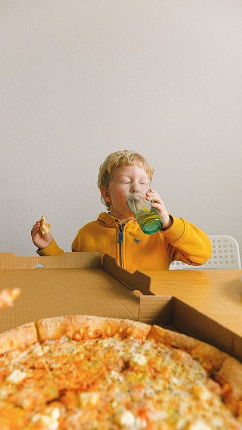 Hindari Makanan Ini Supaya Anak Tidak Mengalami Obesitas
