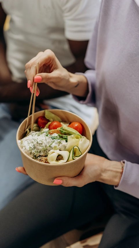 Cara Buat Perut Kenyang Walau Makan Sedikit