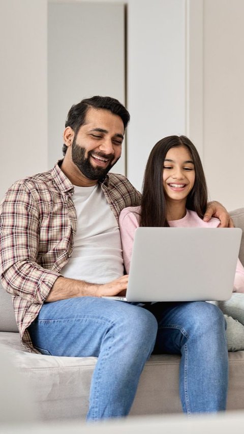 4 Ways to Make it Easier for Fathers to Communicate with Teenage Daughters