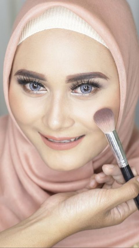 Secrets of Makeup Retouch for MUA during All-day Parties